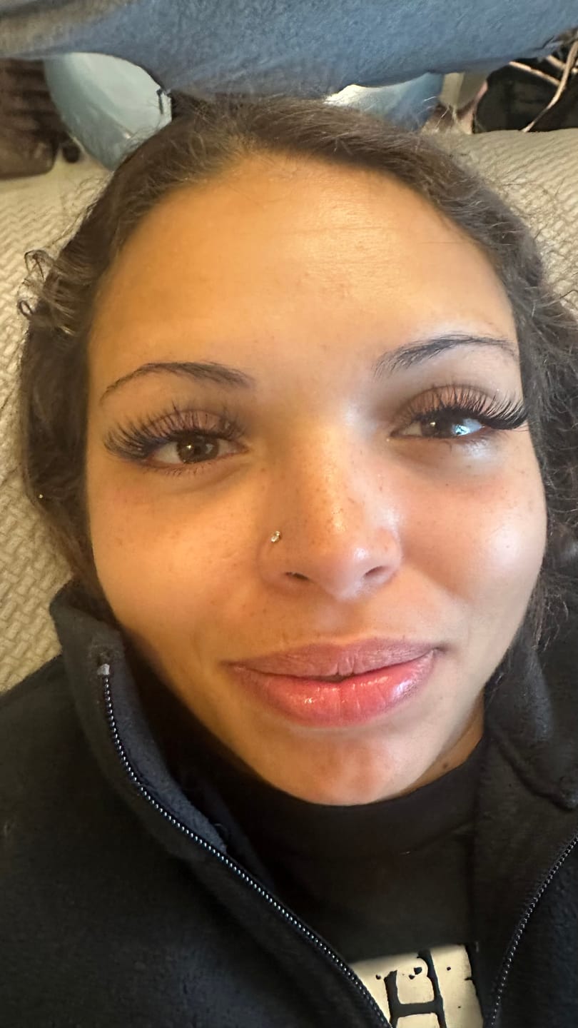 Customer photo review of Caramel Lash Glue for Eyelash Extensions 0.5s