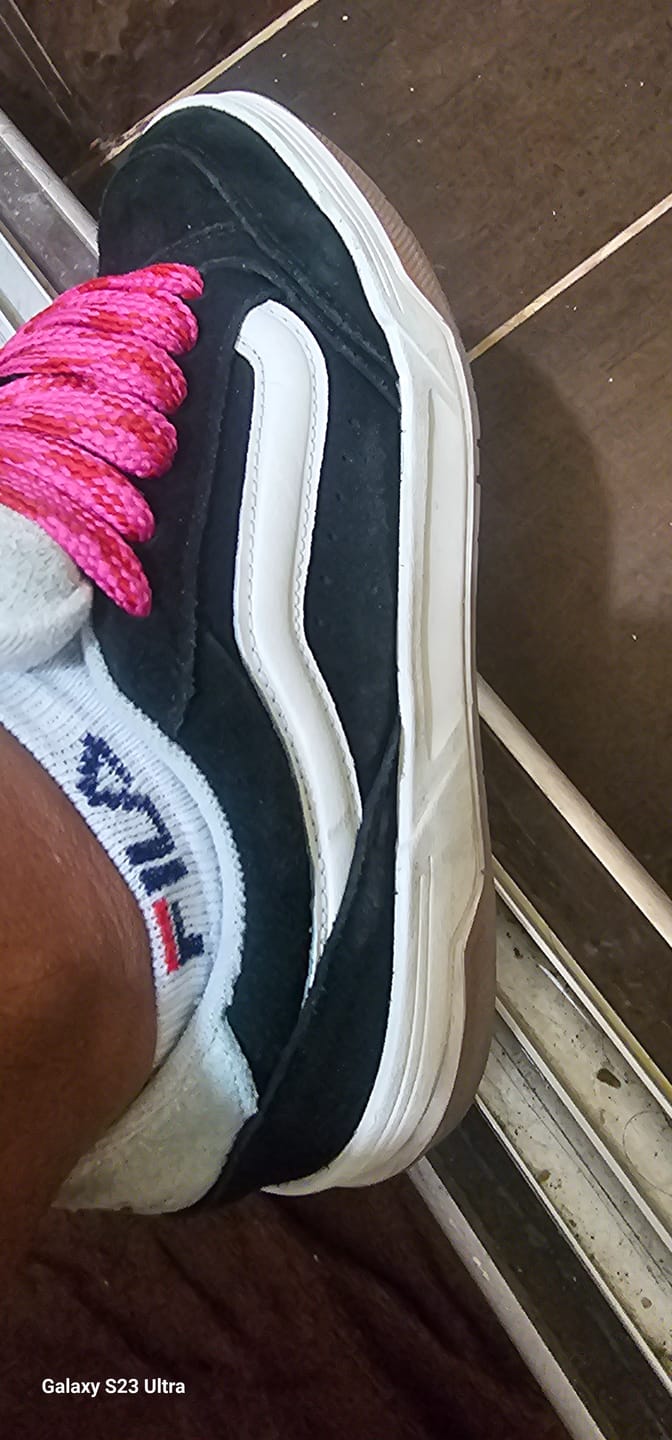 Customer photo review of Zapatillas Vans Hylane Sue Mujer Negro