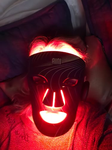 Customer photo review of INIA GLOW Wireless Red Light Therapy Mask