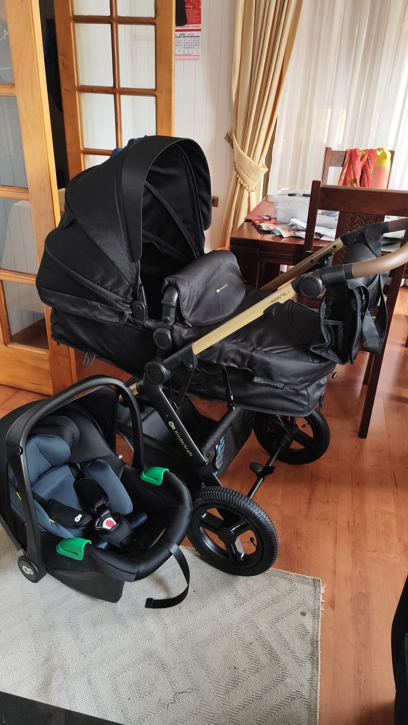 Customer photo review of Coche de Paseo Moov2 Air 3 en 1 + Base Isofix Pure Black Kinderkraft