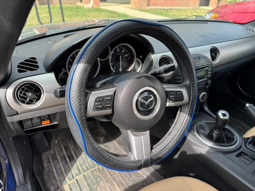 Customer photo review of Car Steering Wheel Cover, Custom Logo For Your Cars, Anti-Slip, Safety, Soft, Breathable, Heavy Duty, Thick, Full Surround, Sports Style, With Logo Car Accessories WQ18990