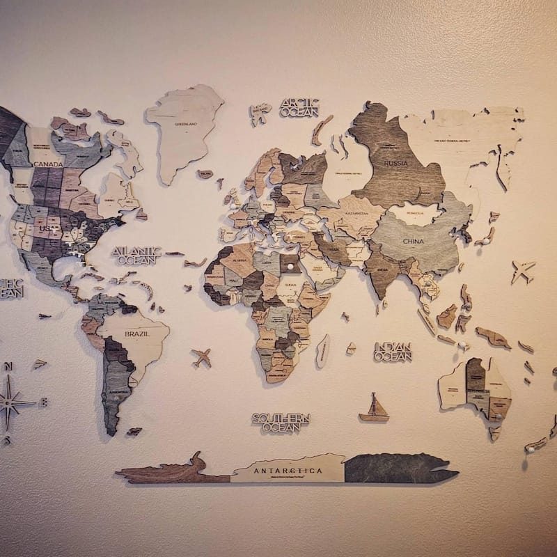Customer photo review of Bundle: Weltkarte & Flaggen-Pins