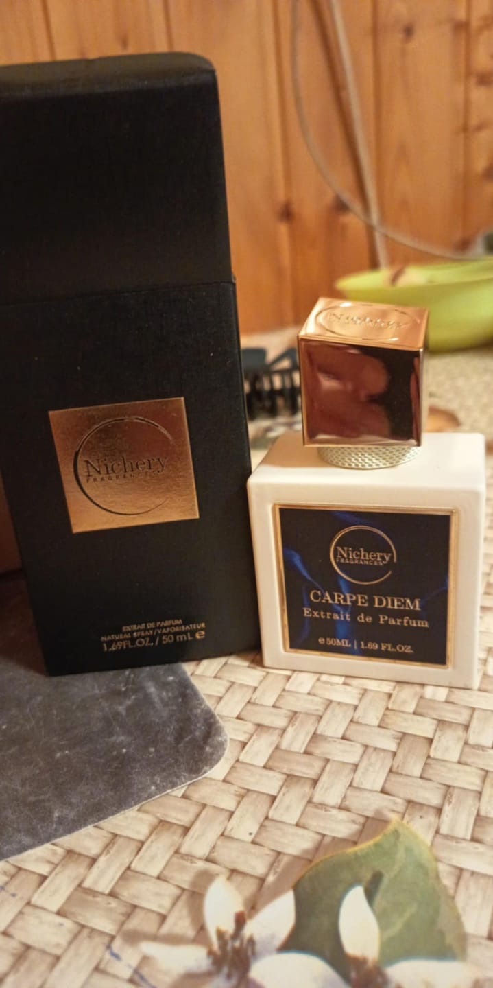 Customer photo review of Nichery Carpe Diem Extrait de Parfum - Férfi 50ml