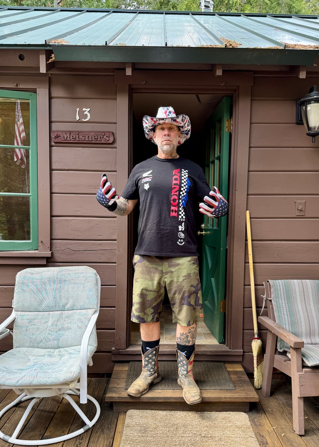 Customer photo review of Rescue Grilling Gloves USA Edition