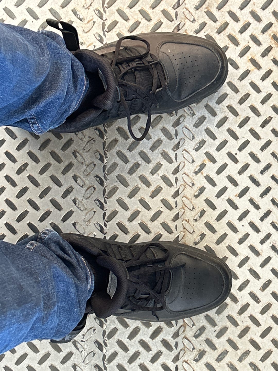 Customer photo review of Tenis Roof Mid Men