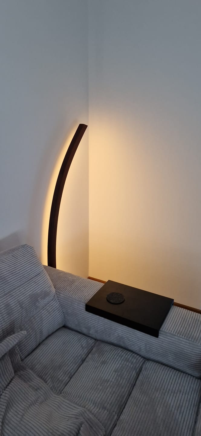 Customer photo review of Designer Stehlampe aus Eichenholz, LED-Leuchte geschwungen - Solara
