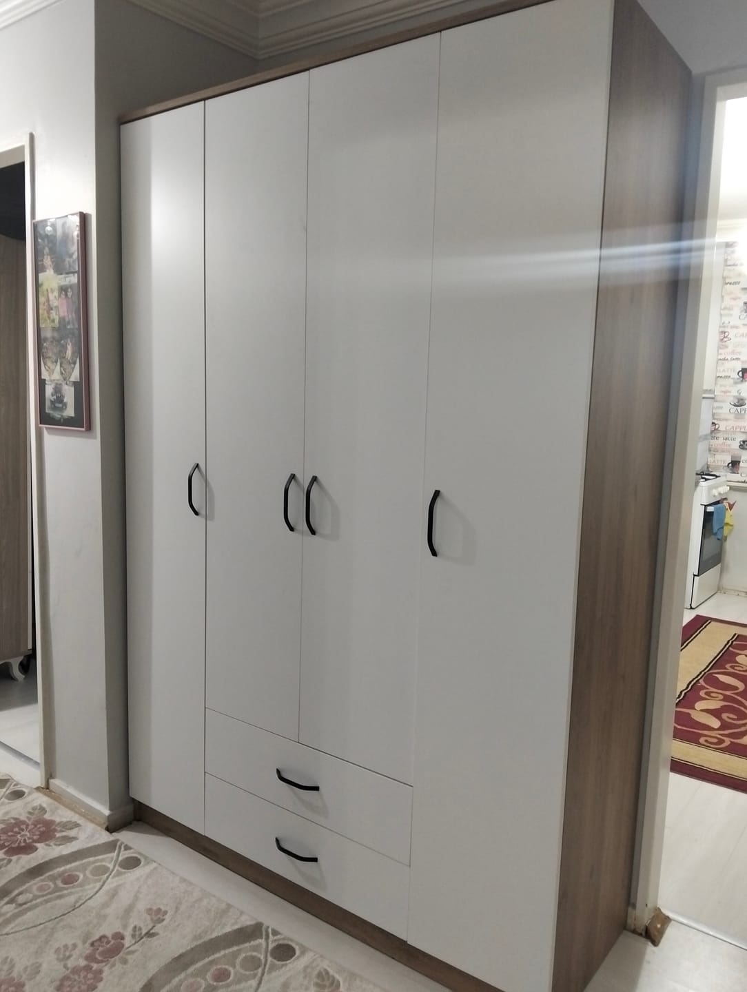 Customer photo review of Rani BA112 Geniş Gardırop Elbise Dolabı 4 Kapaklı 2 Çekmeceli 13 Raflı 1 Askılı Sepet Ceviz - Beyaz