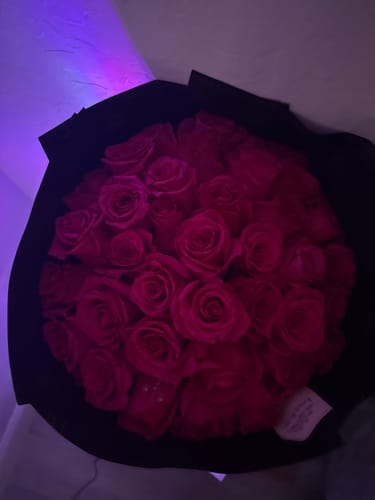 Customer photo review of Hot Pink Deluxe Bouquet