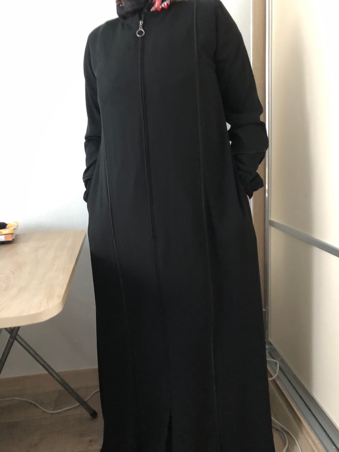 Customer photo review of Parlak Biyeli Fermuarlı İNCE DOKUMA Kumaş Ferace-5117