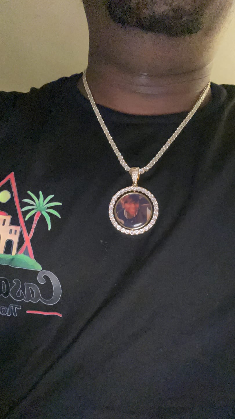 Customer photo review of 3D SPINNING 2-FACED CUSTOM PICTURE ROUND  PENDANT - 42mm