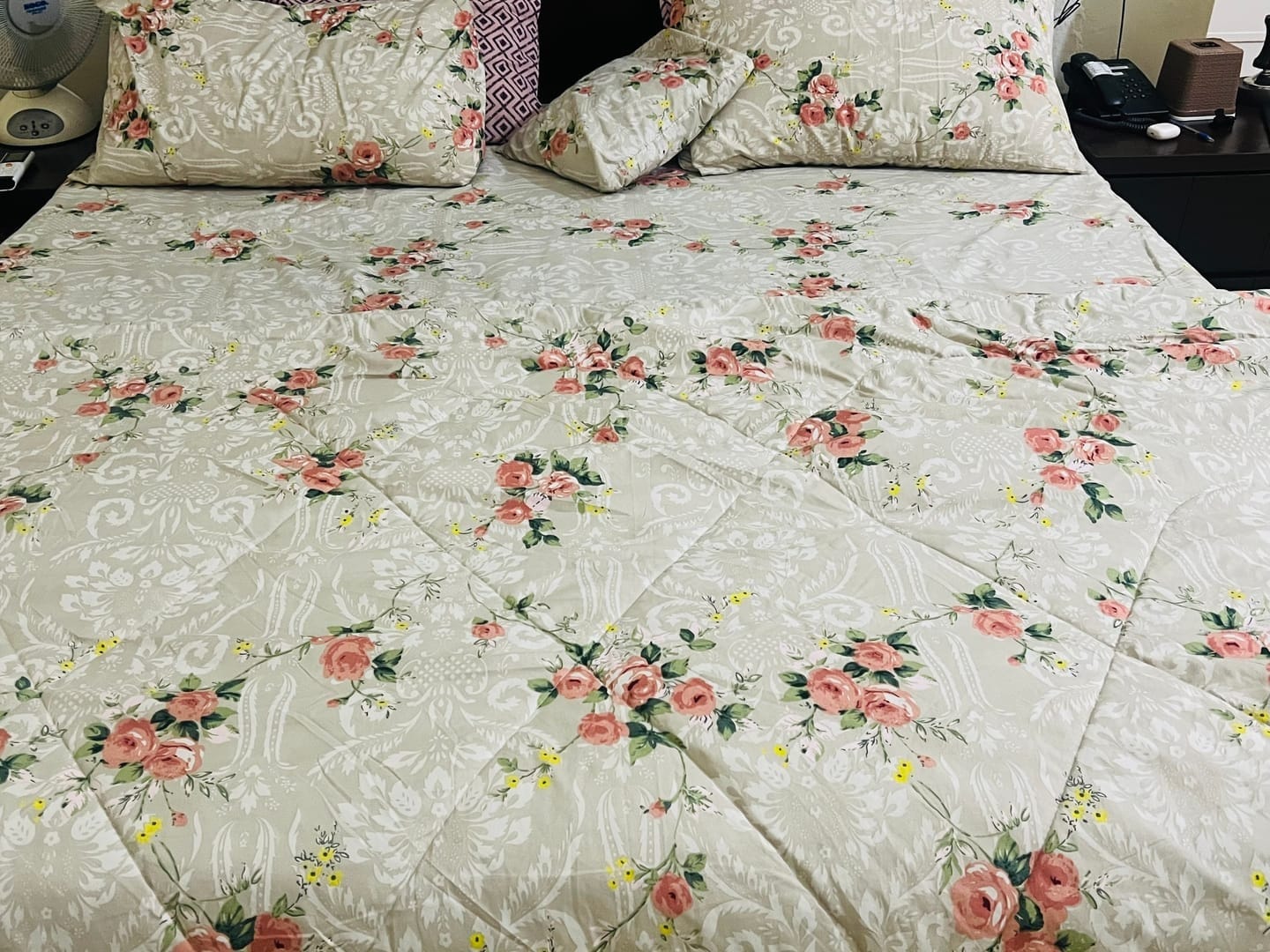 Customer photo review of ZIGMA Comforter Set- 7 Pcs