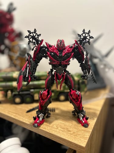 Customer photo review of Unique Toys UT R09 R-09 Red Destroyer (Bayverse AOE Stinger) 21cm / 8.3"