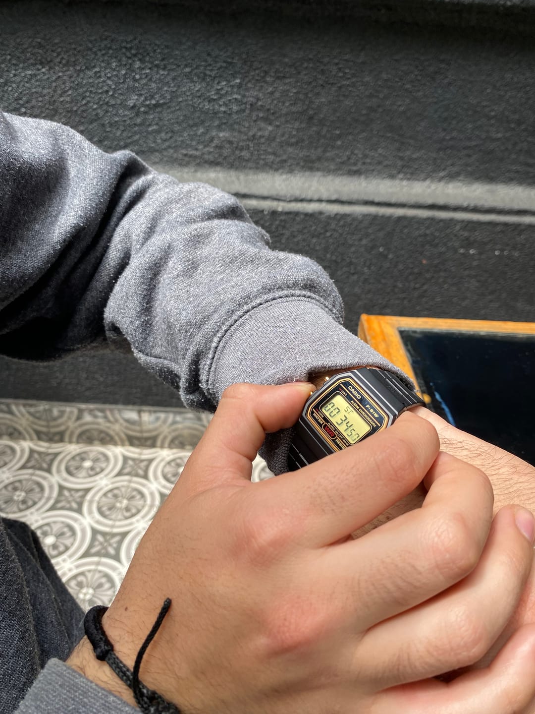 Customer photo review of Reloj Casio Vintage F-91WG-9SDF Clásico Líneas Amarillas