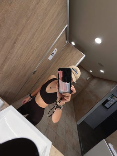 Customer photo review of iPhone 17