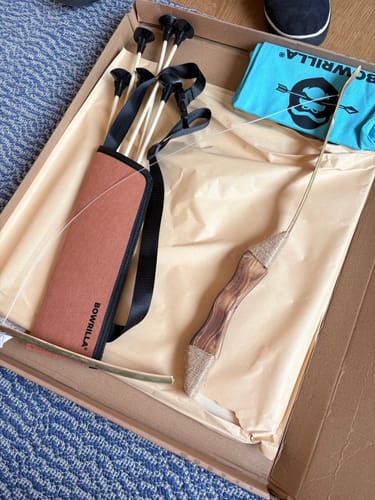 Customer photo review of Holzbogen Set mit 6 Saugnapf-Pfeilen, Zielscheibe, Köcher und Tasche