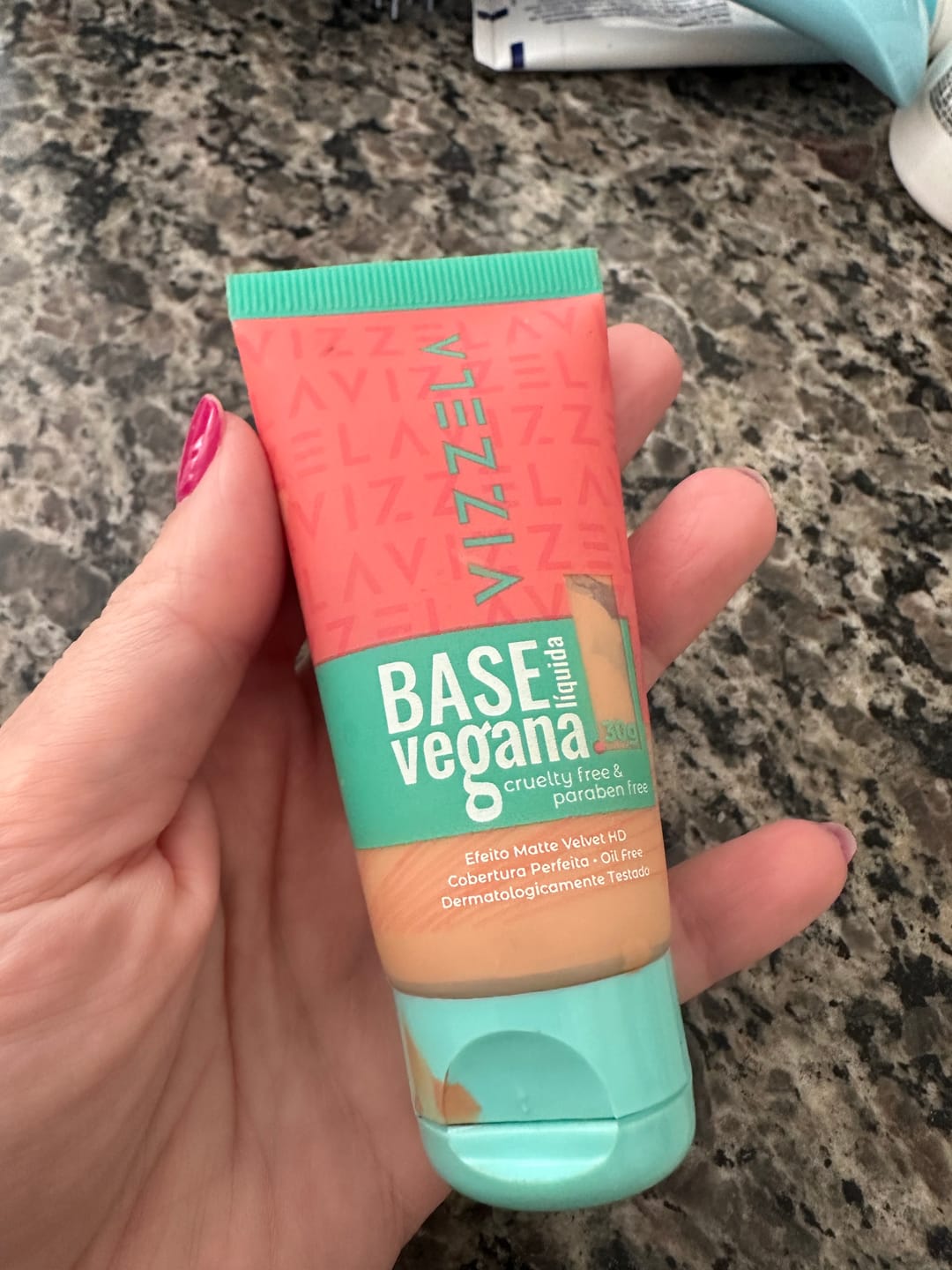 Customer photo review of Base Líquida Matte - Vizzela