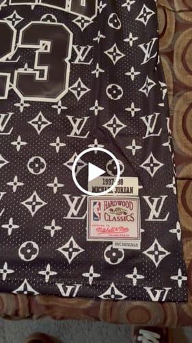 Customer video review of Men's Chicago Bulls Michael Jordan Mitchell & Ness Black 1997-98 Hardwood Classics Authentic Jersey1