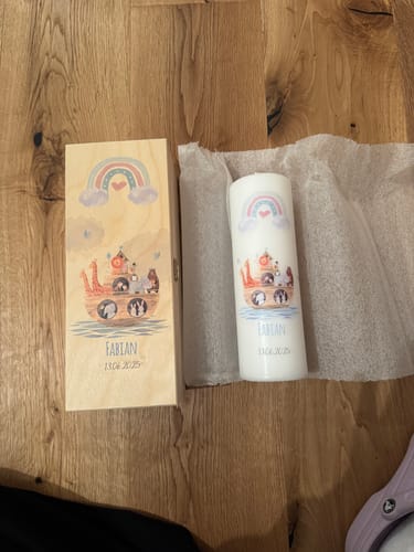 Kundenbewertung mit Foto zu Große Kerze "Arche Regenbogen" - Taufkerze mit Namen, Datum & Wunschtext