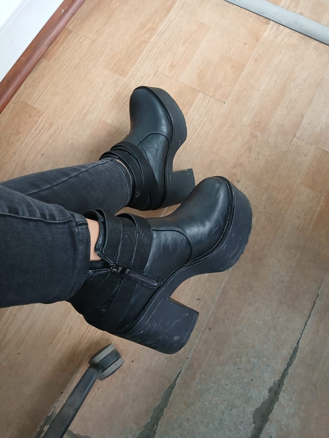 Customer photo review of Botín Plataforma Negro Mujer 15035
