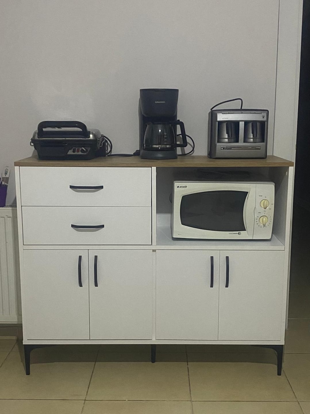 Customer photo review of Rani JE166 Kahve Köşesi Çok Amaçlı Dolap 4 Kapaklı 2 Çekmeceli Kiler Mutfak Dolabı Beyaz - Sepet Ceviz