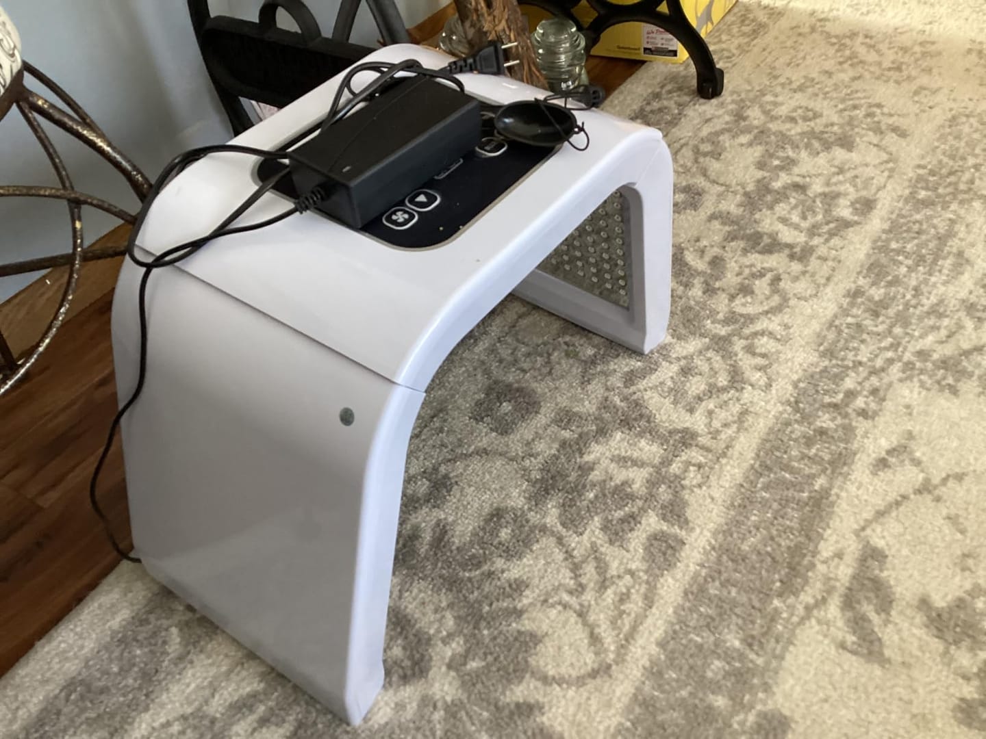 Customer photo review of Nicebeam LED Light Therapy Time Machine for Face & Full Body