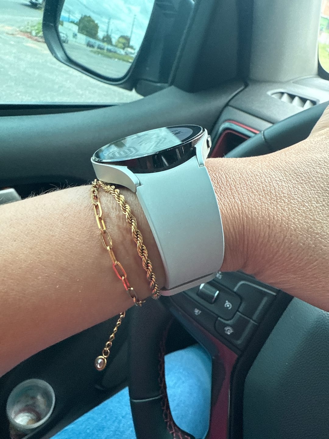 Customer photo review of Kit Pulseiras Elegance & Bracelete Nó Banhado em Ouro 18K