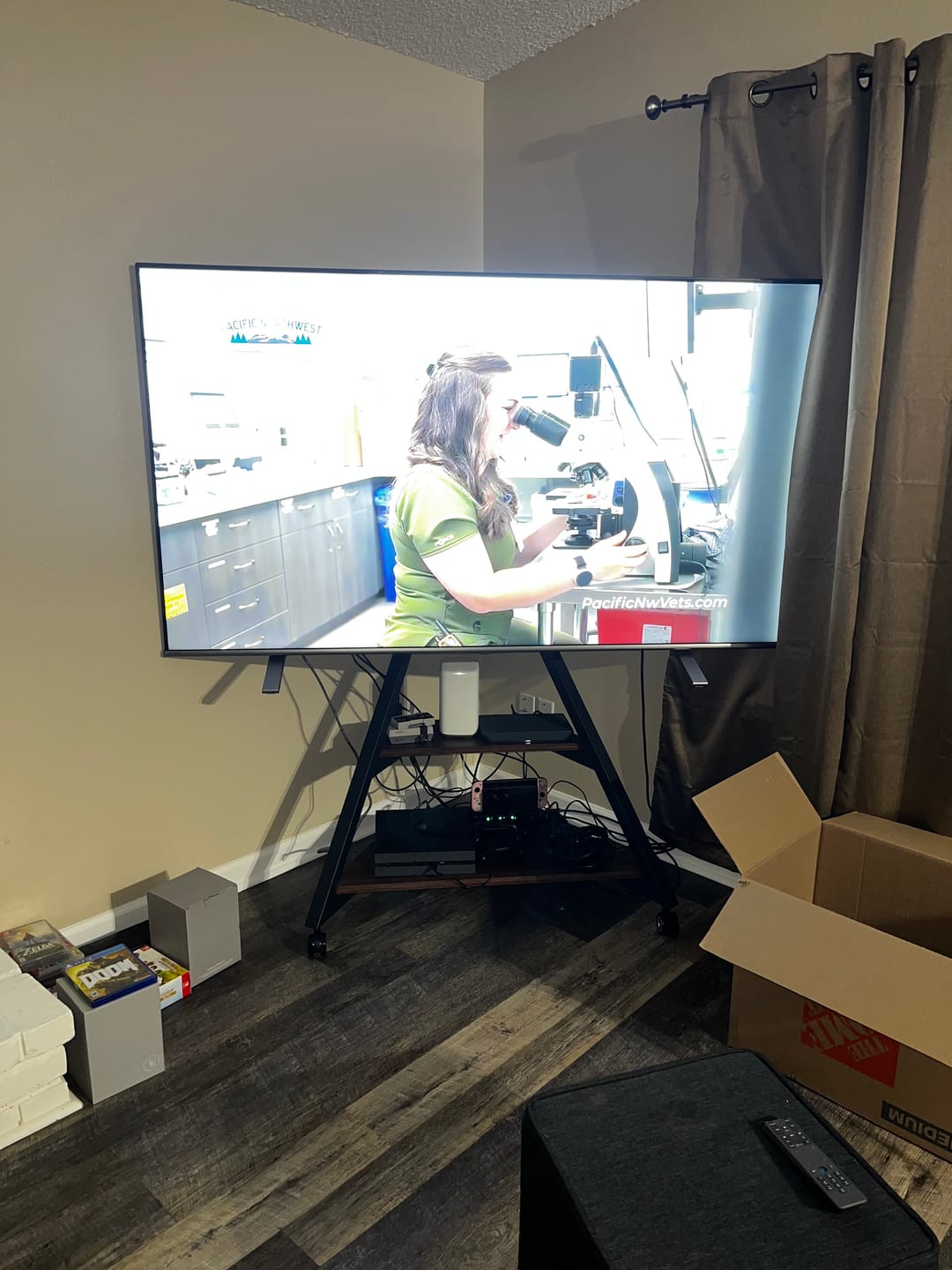 Customer photo review of Eiffel V2 FT88 TV Stand