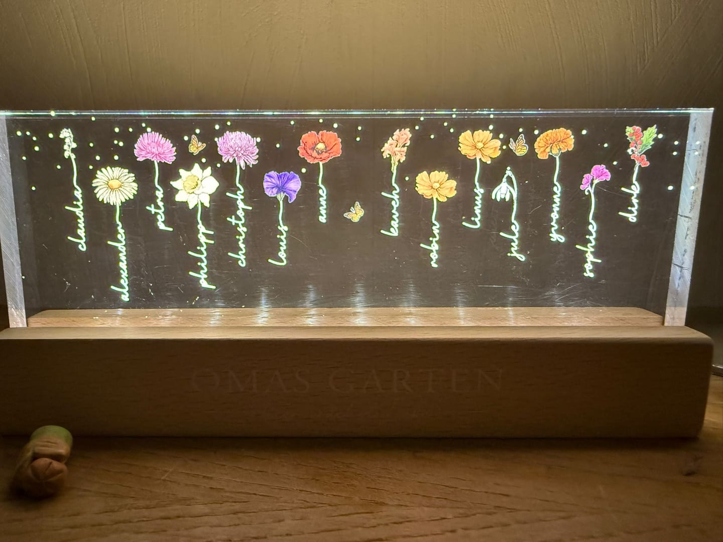 Customer photo review of Omas Garten - Personaliserter LED Aufsteller mit Blumen und Namen