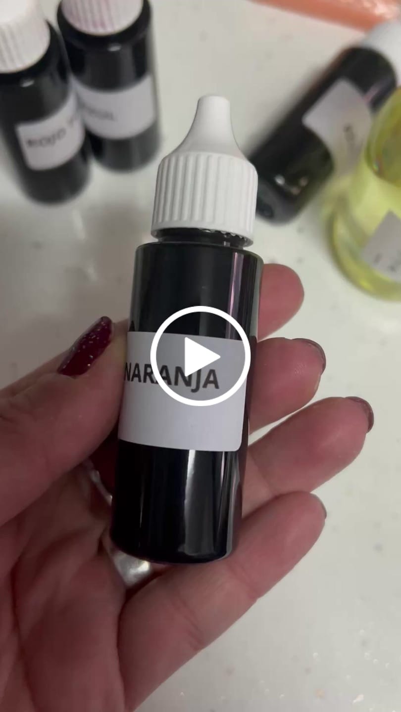 Customer video review of Colorante líquido para velas NARANJA