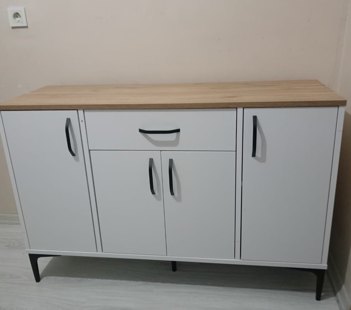 Customer photo review of Rani JE136 Kahve Köşesi Çok Amaçlı Dolap 4 Kapaklı 1 Çekmeceli Kiler Mutfak Dolabı Beyaz - Sepet Ceviz