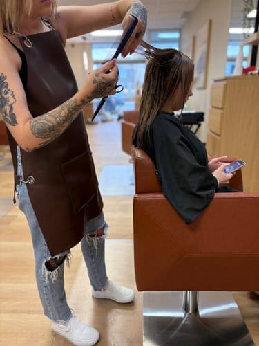 Customer photo review of Full Leather Apron Cross-back Snap PRE ORDER