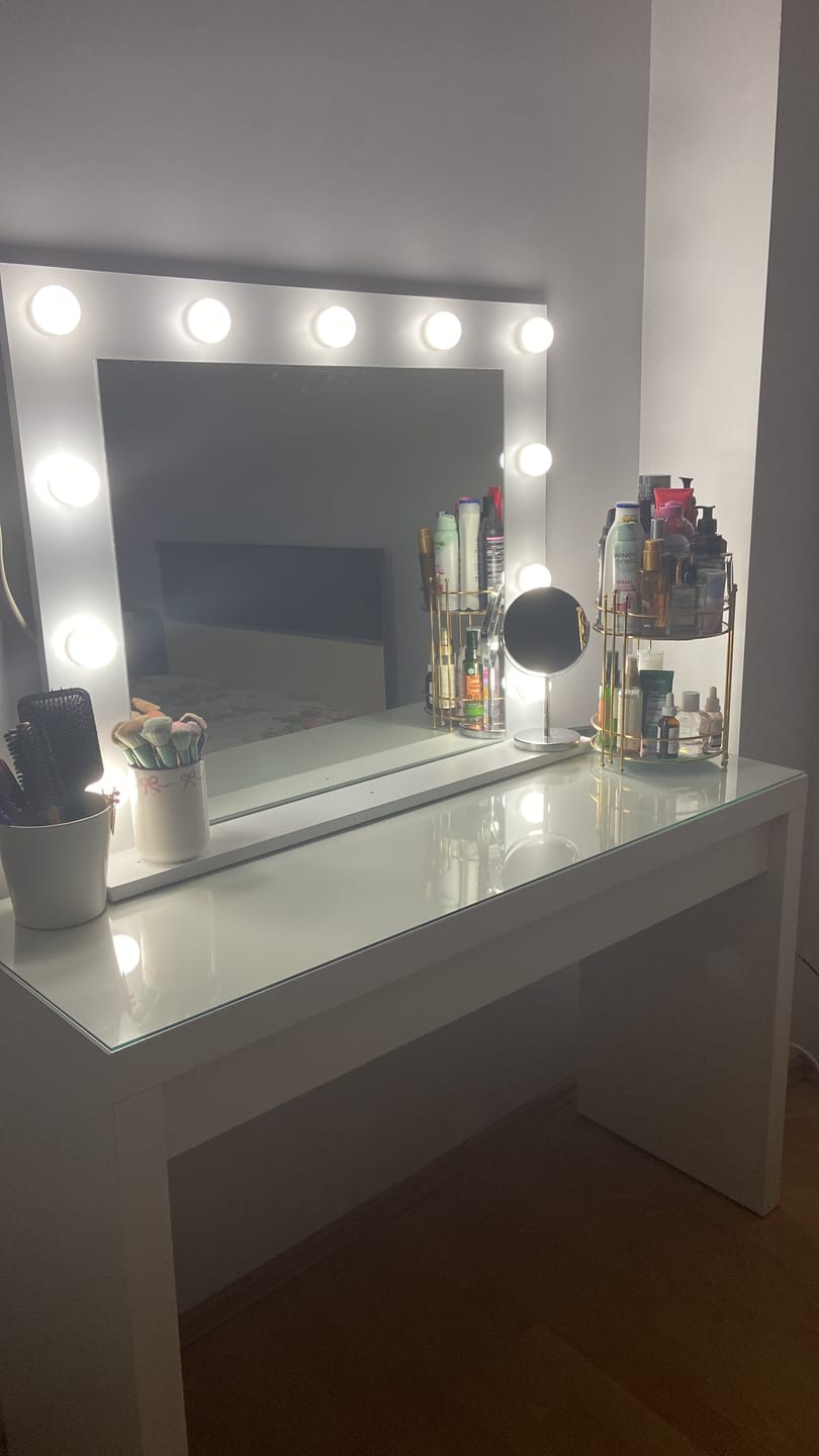 Customer photo review of Rani EF108 Hollywood Işıklı Ayna Kulis Makyaj Aynası Spot Işıklar Dahil Ayna Beyaz