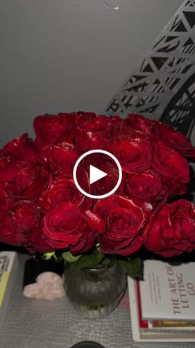 Customer video review of Glitter Red Roses