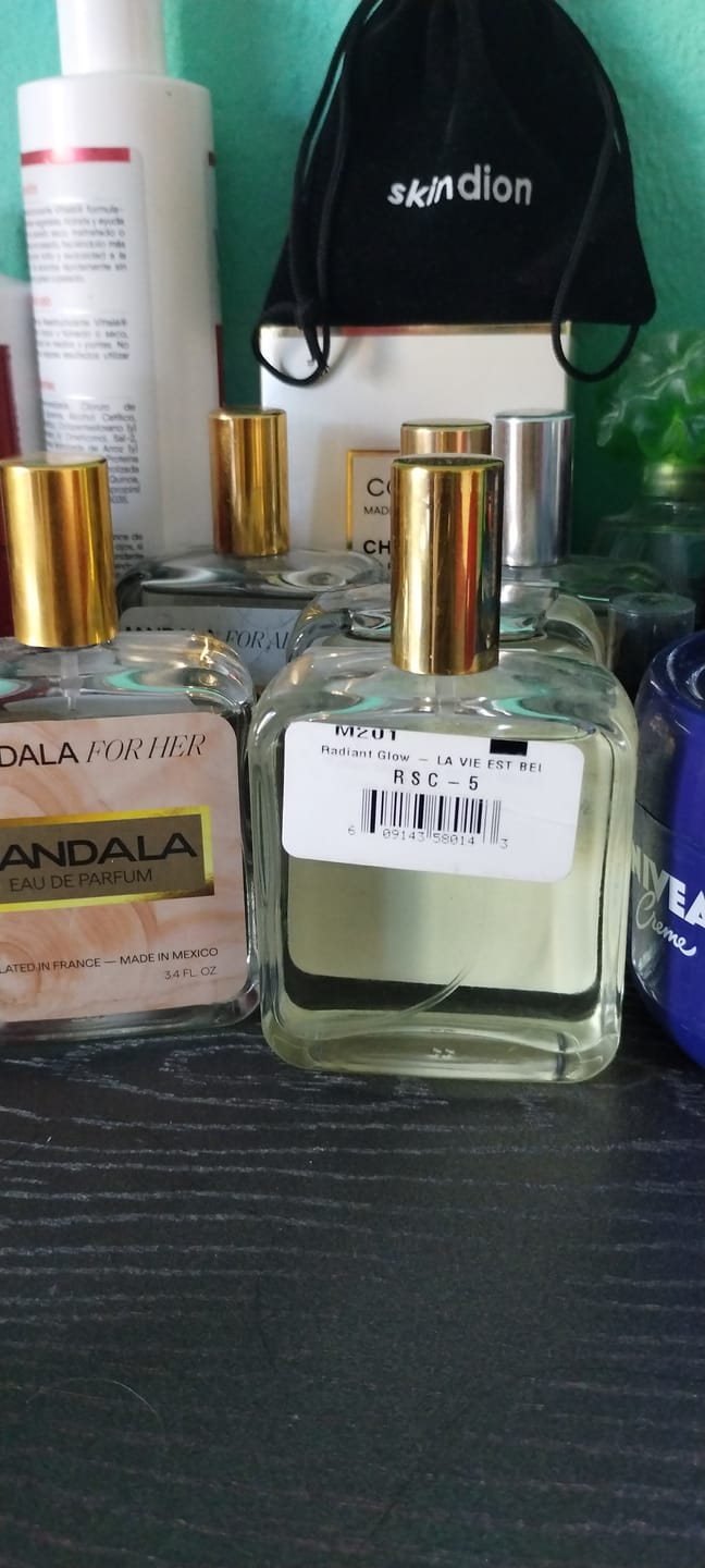Customer photo review of Radiant Glow - Inspirado en LA VIE EST BELLE LECLAT de LANCOME 100ml-