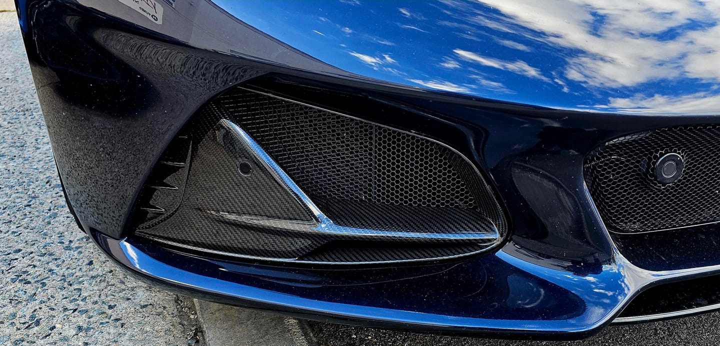 Customer photo review of Emira carbon fibre front vent