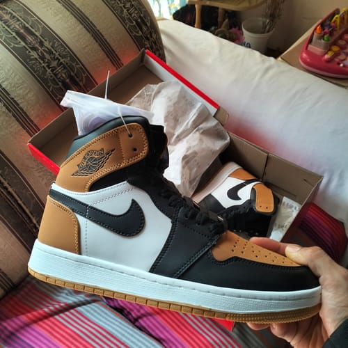 Customer photo review of Tenis Retro 1 Negro Naranja Blanco
