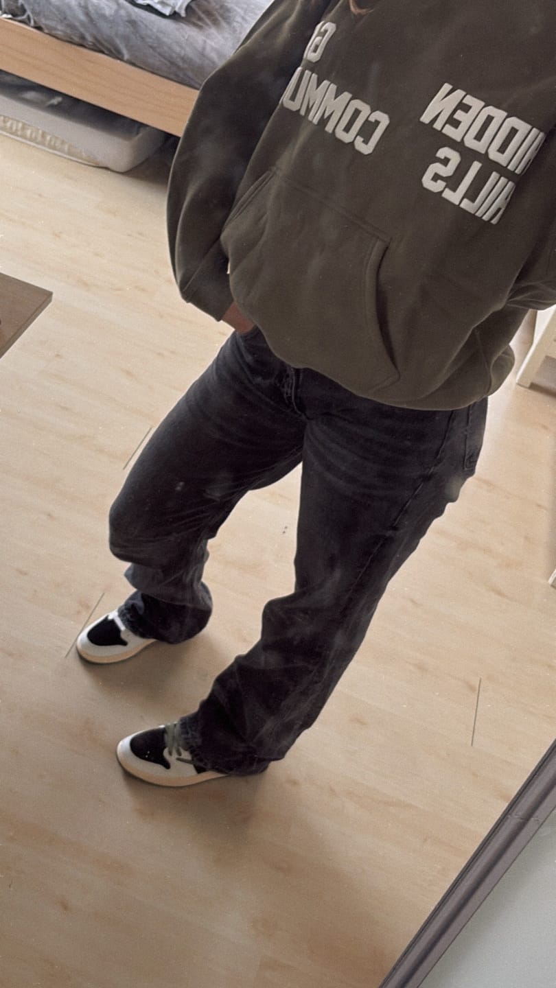 Customer photo review of GATED COMMUNITY HOODIE SAGE