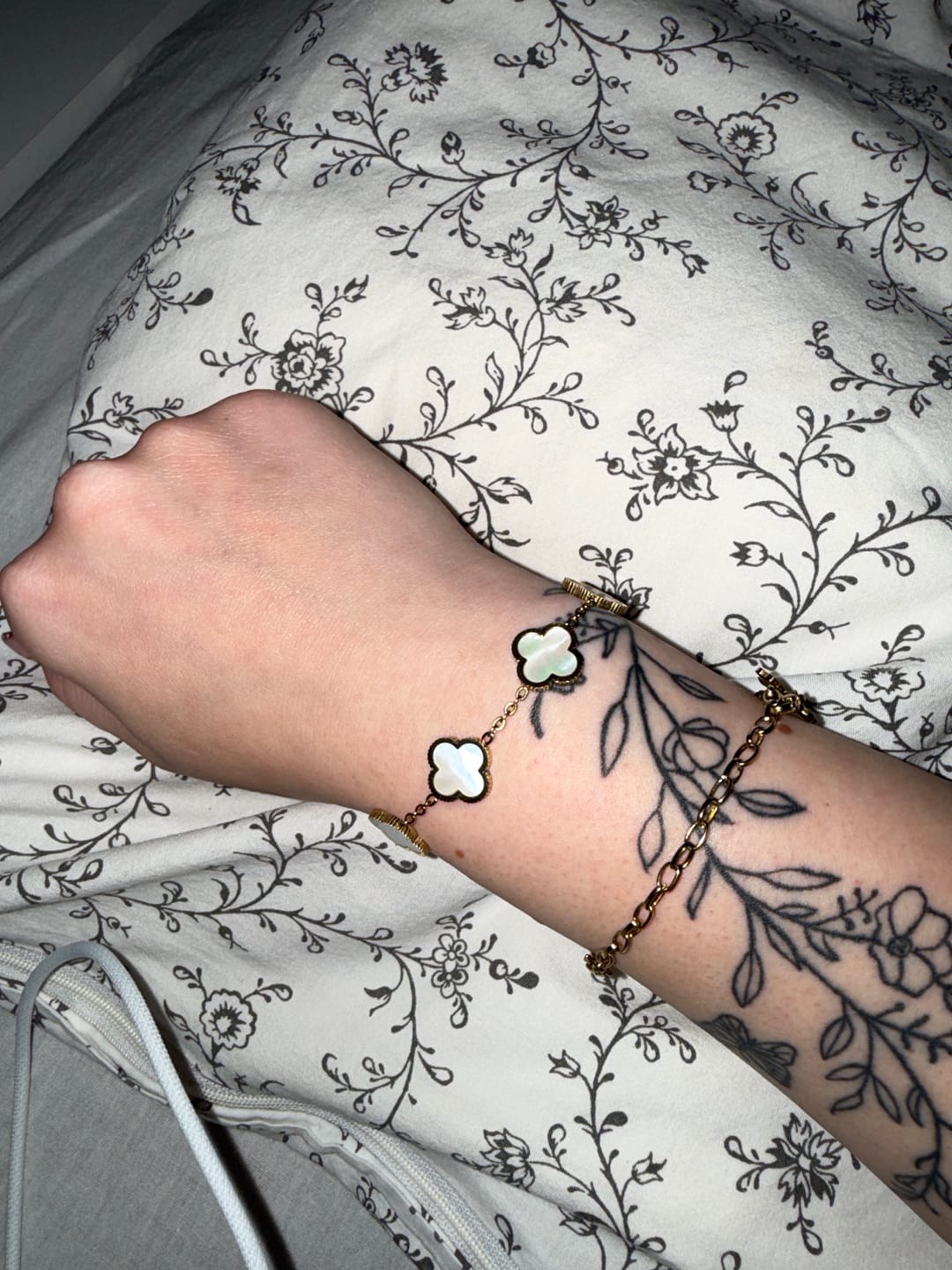 Customer photo review of Perlmutt Lucky Leaf Abbaddon Armband 14k Vergoldet