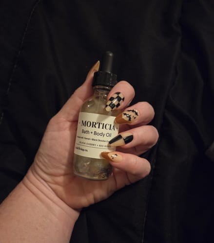 Customer photo review of MORTICIA Bath & Body Oil