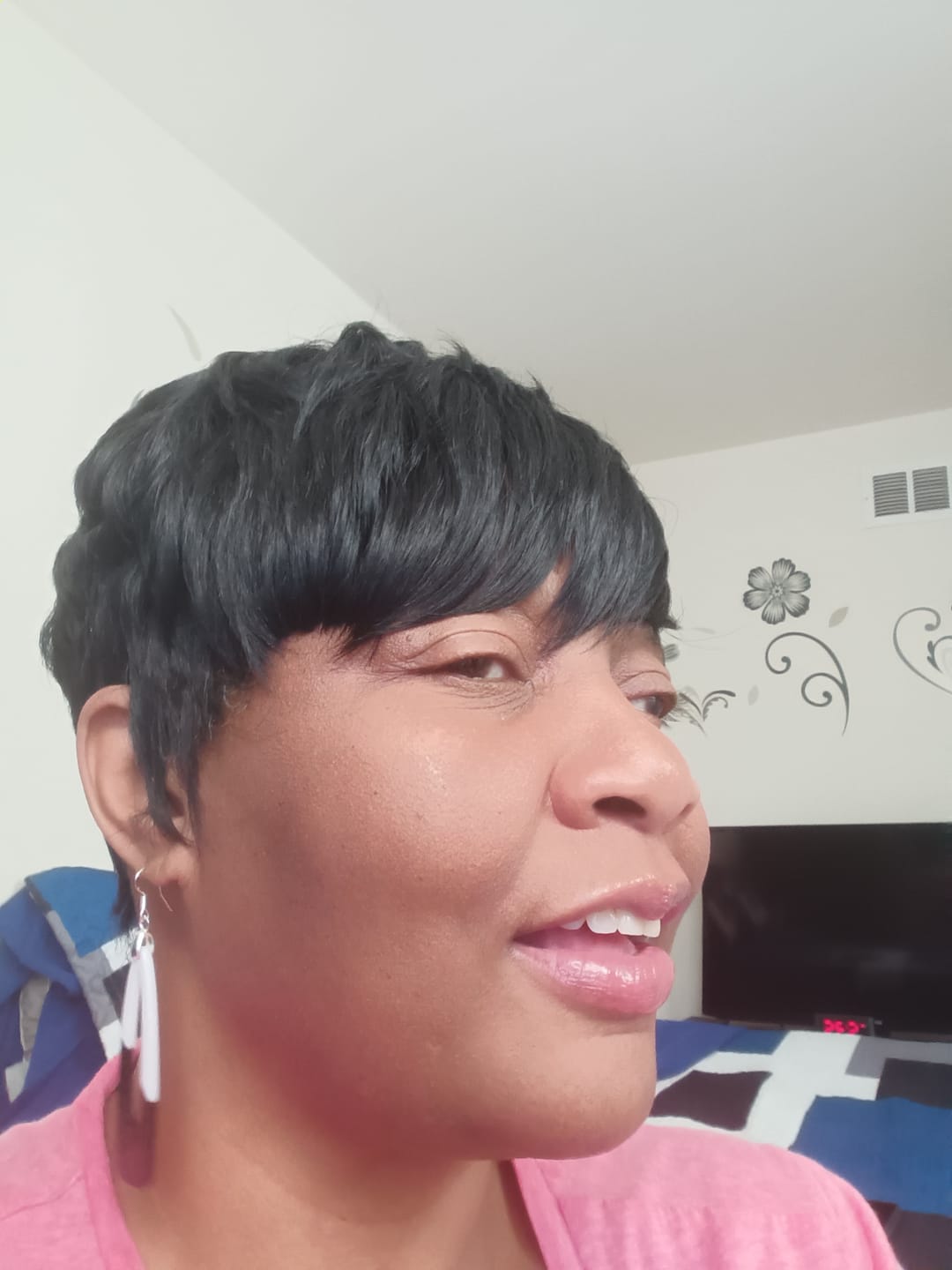 Customer photo review of Outre Wigpop Full Wig - LACEY
