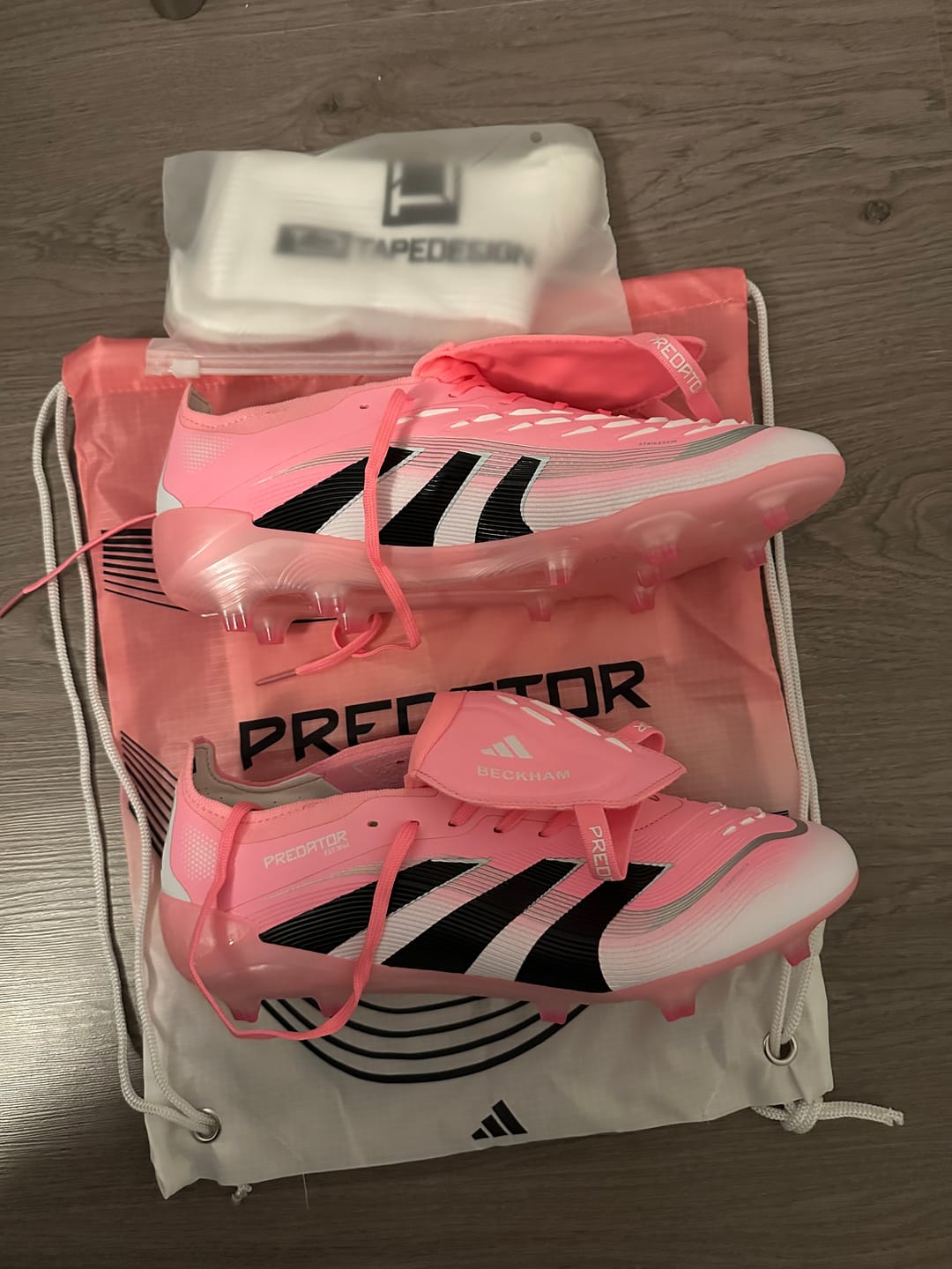 Customer photo review of Predator 25 Elite Fold-over Tongue FG Beckham - Rose/Bleu/Noir/Argent