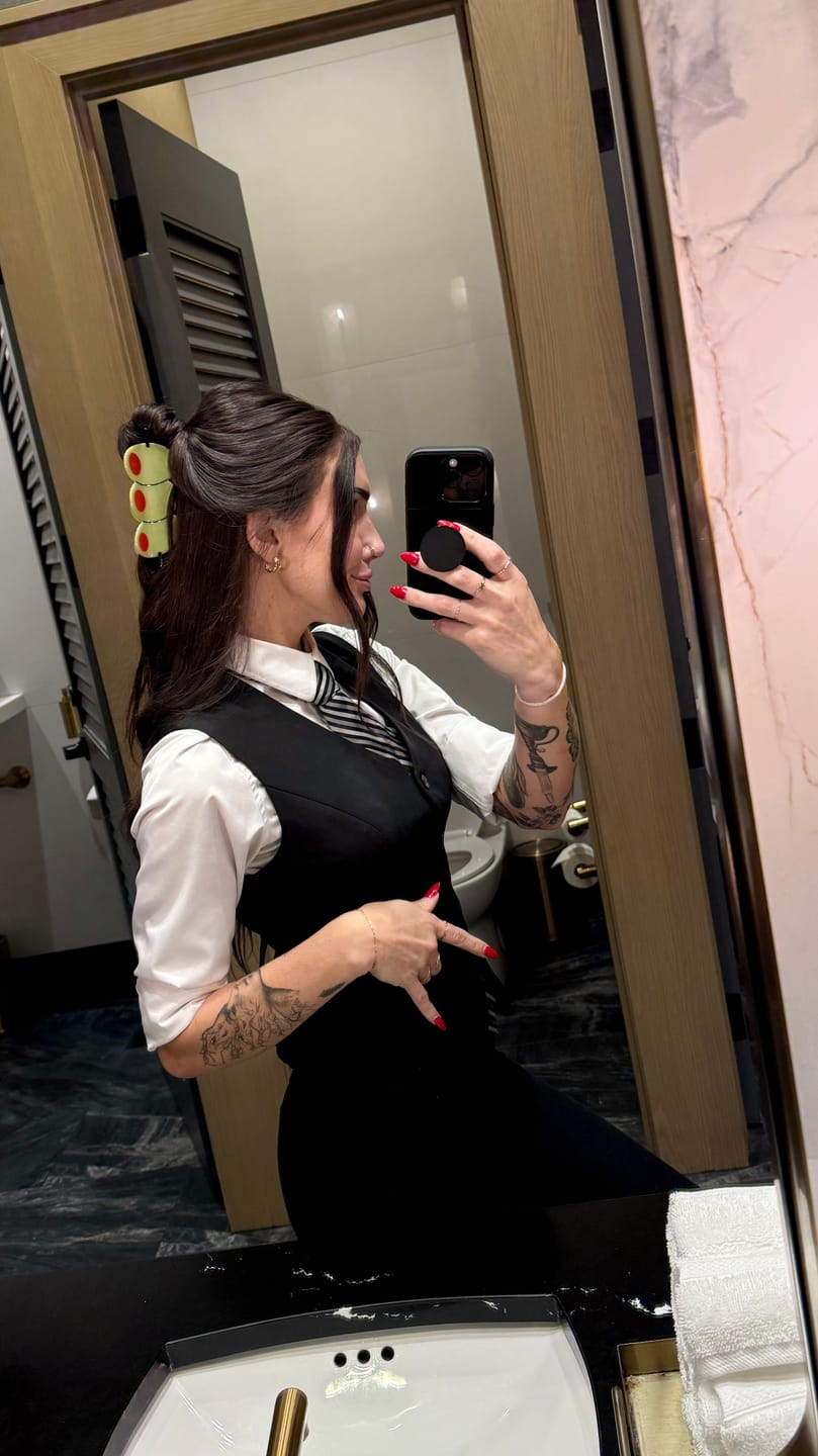 Customer photo review of XL Olive Hair Claw Clip