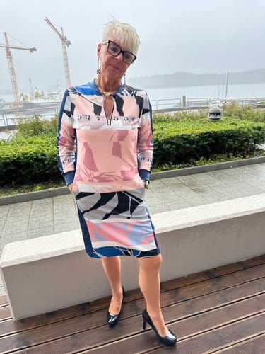 Customer photo review of Langermet lomme med glidelås i fargeblokkkjole