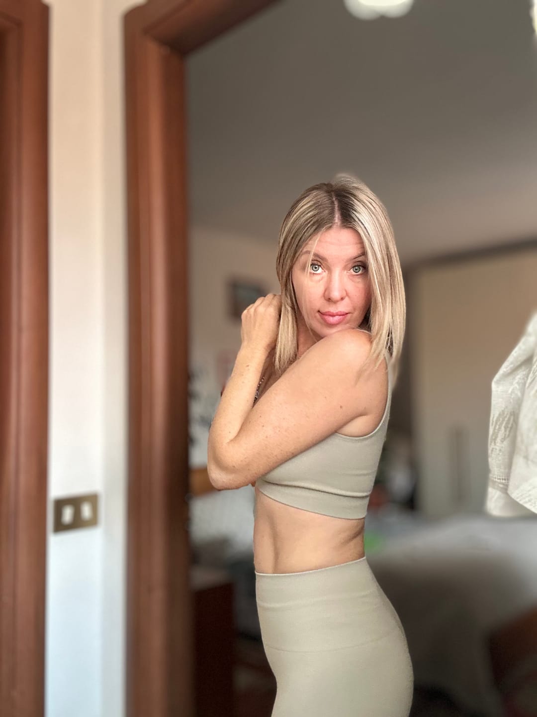 Customer photo review of Leggings Nikita Basic Fascione Alto Sabbia