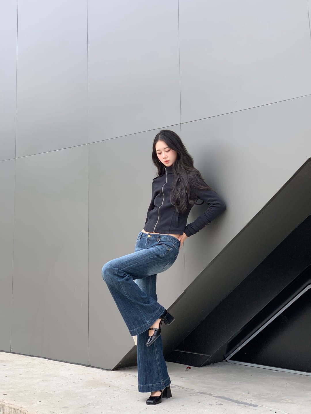 Customer photo review of IAMXIAA Flared Low Rise Denim Jeans