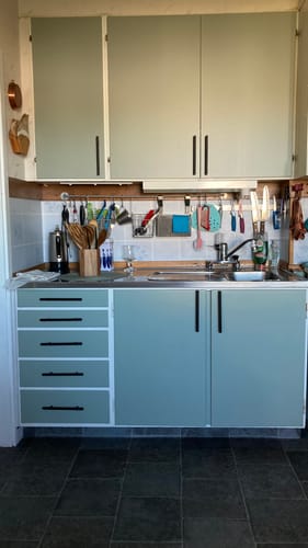 Kundeanmeldelse med bilde av Uni matt sage green kontaktplast