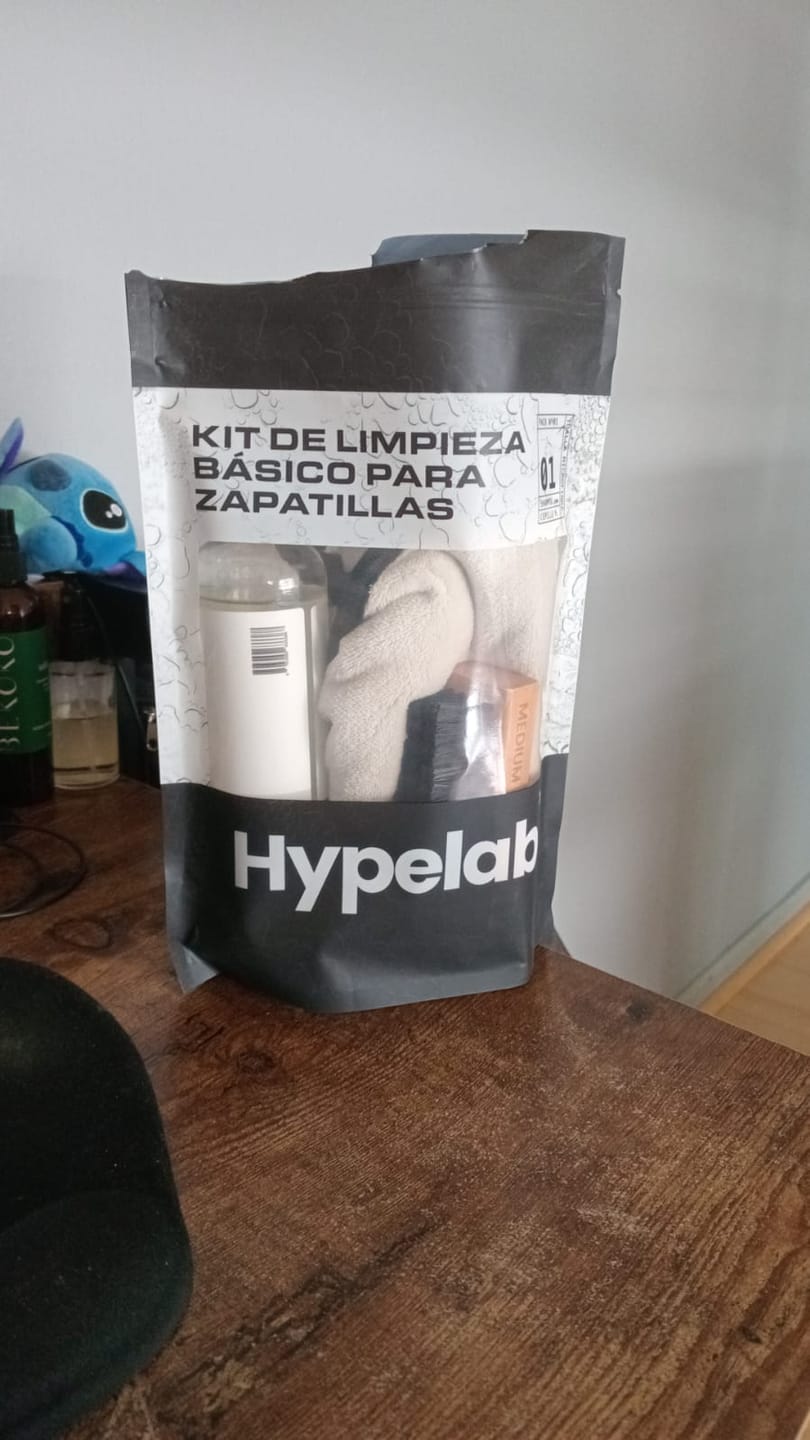 Customer photo review of Kit de limpieza básico para zapatillas