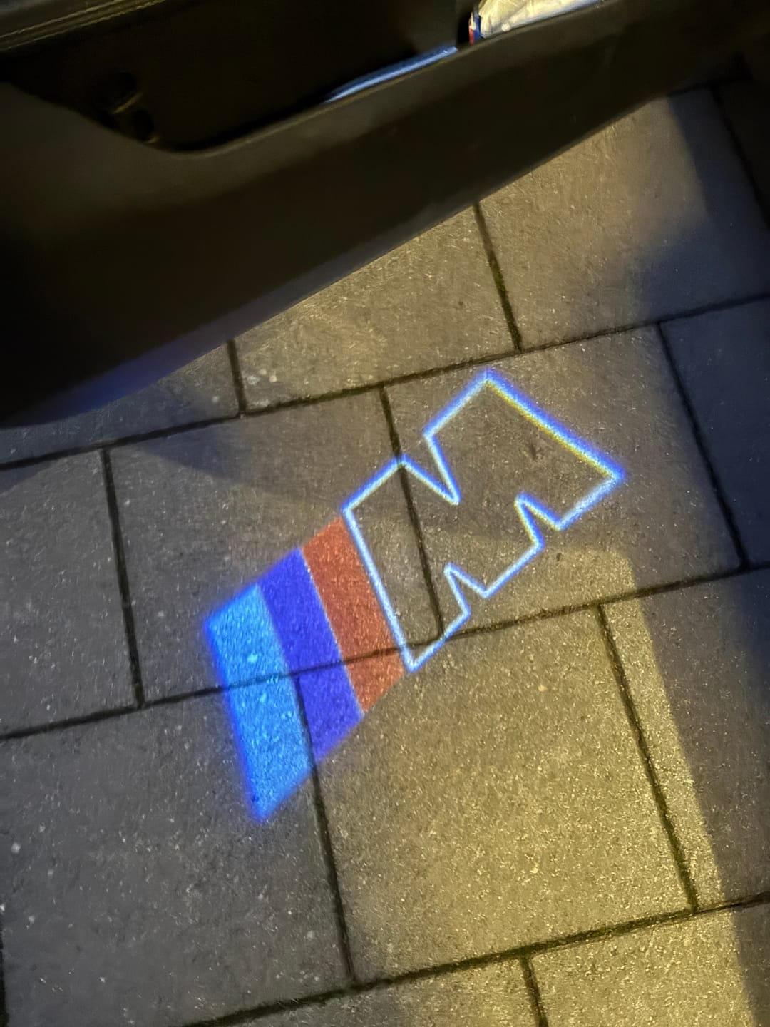 Customer photo review of BMW M LOGO PROJECTOT LIGHTS Nr.11 (quantity 1 = 1 sets/2 door lights)