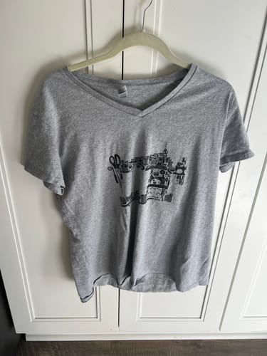 Customer photo review of Minimalist sewing machine T-shirt