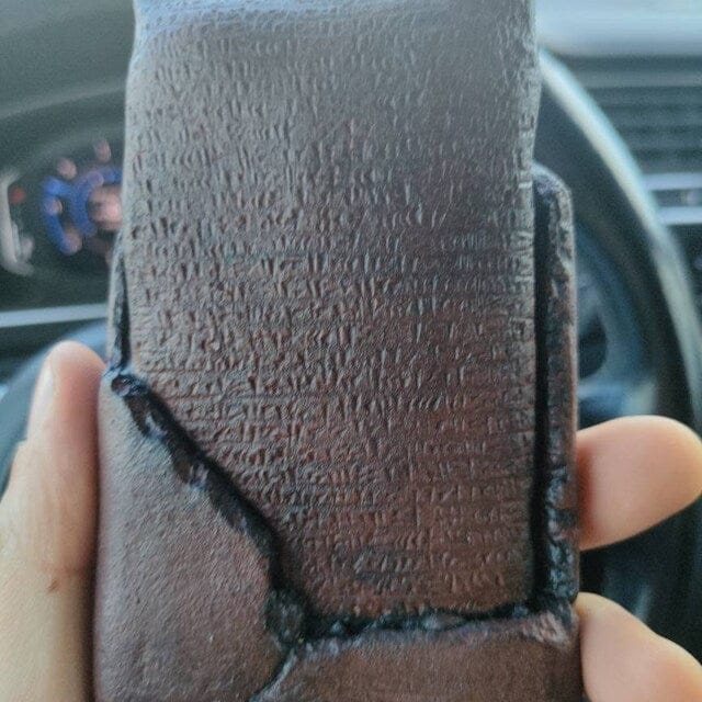 Customer photo review of Sümer Aşk Şiiri Çivi Yazılı Mini Tablet – Bilinen En Eski Aşk Mektubu – El Yapımı Antik Replika – ArkeoArt - 14 Cm